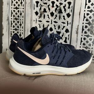 Nike run swift shoes